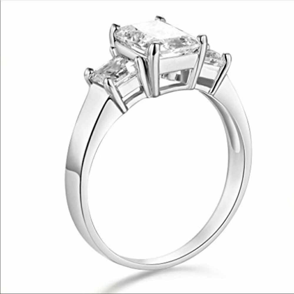 1 hr sale ❤️Solid white gold emerald cut ring